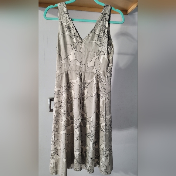 Kensie 100% Silk Floral silver dress - Picture 4 of 6
